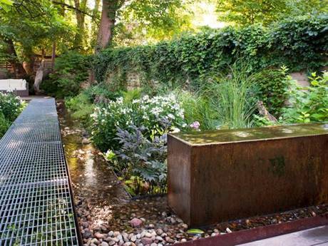 Garden steel grating is used as a walkway and many plants on both sides.