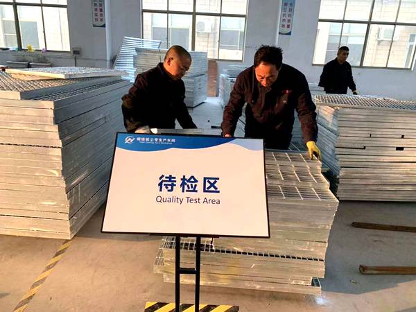 Two workers are inspection the appearance of steel grating