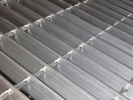 A welded steel grating with smooth surface.